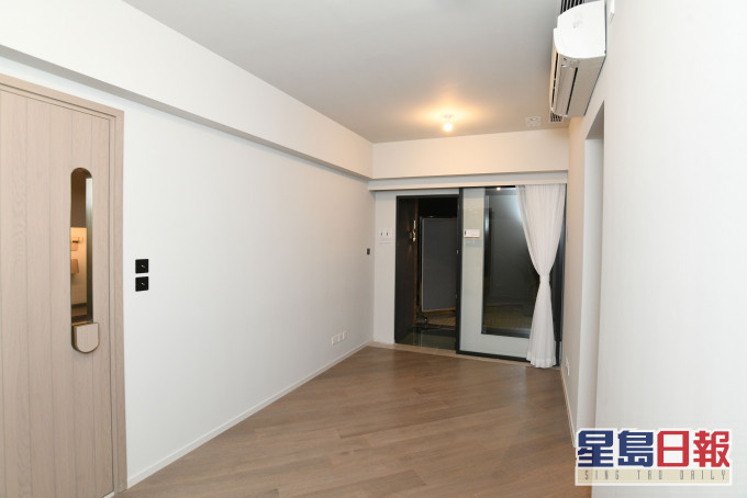 ■大廳採用長形間隔,樓底高曠,富有空間感。(5A座18樓B室)