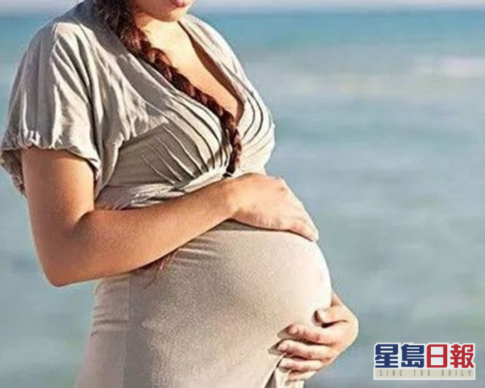 奶奶不停迫新抱墮胎。示意圖與本文無關