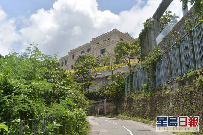 潘蘇通深水灣大宅將「賣殼」,公司董事辭職。