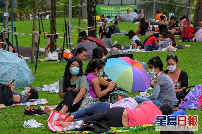 天文台預料本港地區今日大致多雲,有幾陣驟雨。