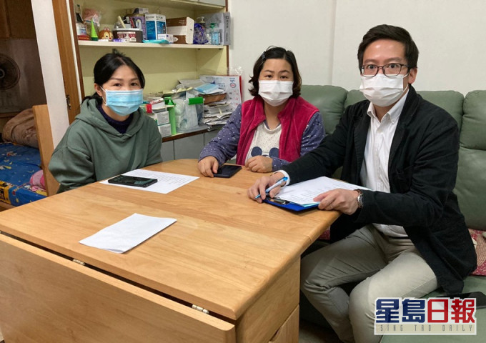 警員爭執被捕並早產的劉女士(中)稱考慮就事件向警方投訴。民主黨圖片
