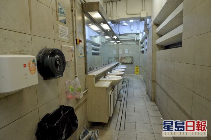 公廁易成病毒溫床,使用要注意衛生。 資料圖片