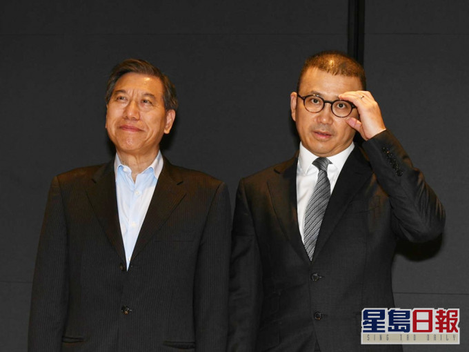 電視廣播行政總裁李寶安(左)及TVB主席許濤(右)。