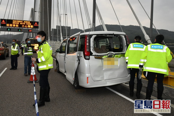 涉事七人車。