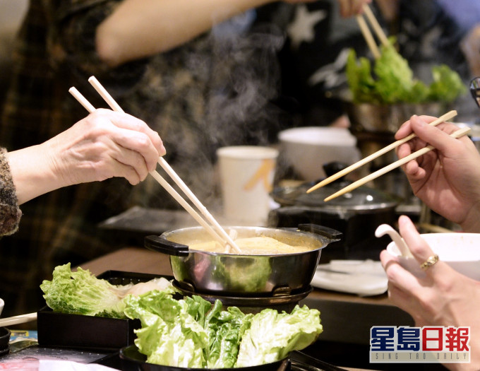 有網民認為事先講清楚上門作客要凑錢是合理,但也有人認為做法寒酸計較。示意圖片