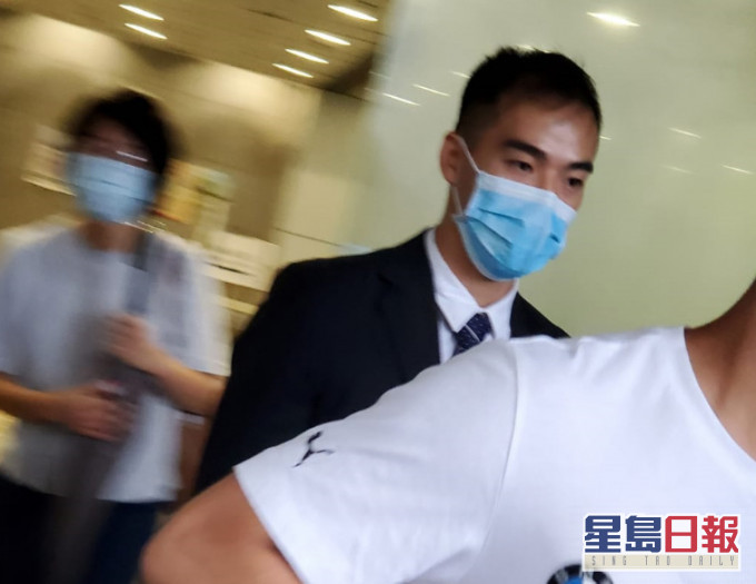 被告陳文灝(中)。 王尚哲攝