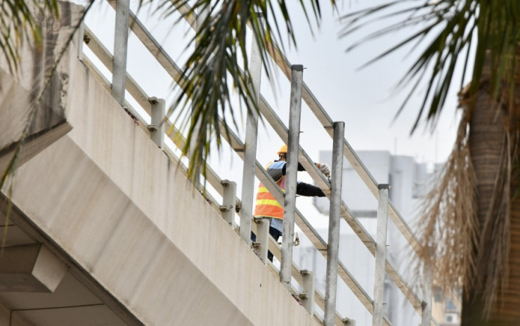 政府稱「黑暴」期間被破壞設施完成修復  交通燈及部分天橋保護裝置已移除