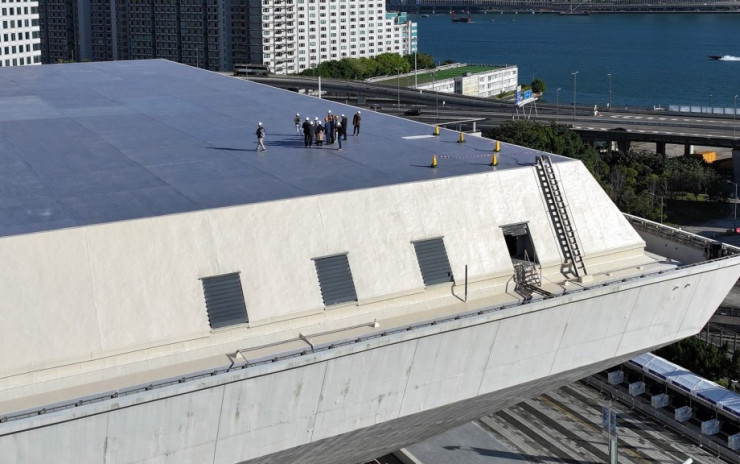 初创科企研制冷涂层 红馆天台涂上后降温至平均24°C 年省30万度电 获环境局协助设生产线