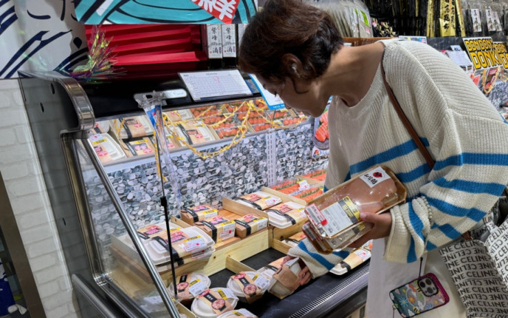 超市「盲盒壽司」｜環保署 : 預先包裝放貨架即食食物  視作外賣可用膠盒