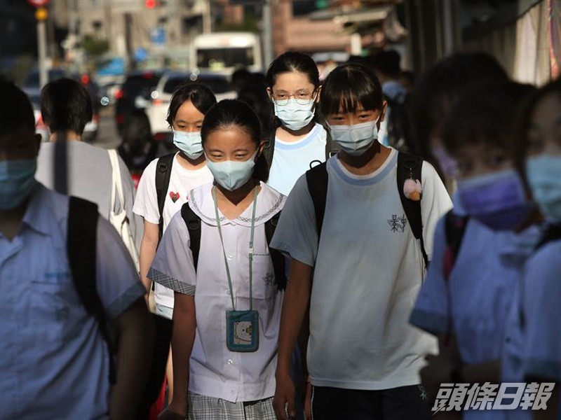 下周二起,市民戶外運動及室內外拍照時可不戴口罩。中時資料相