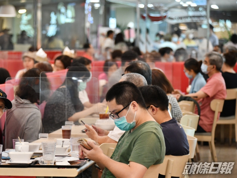 本港疫情嚴重,由周三起食肆全日禁堂食。資料圖片