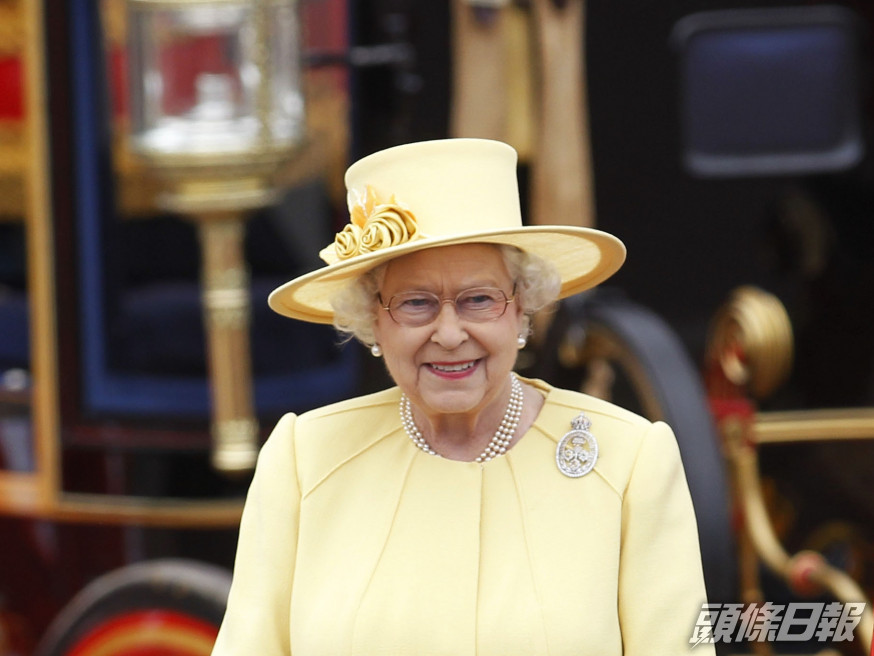英女皇伊利沙伯二世於周二首次執行君主職務。AP資料圖片