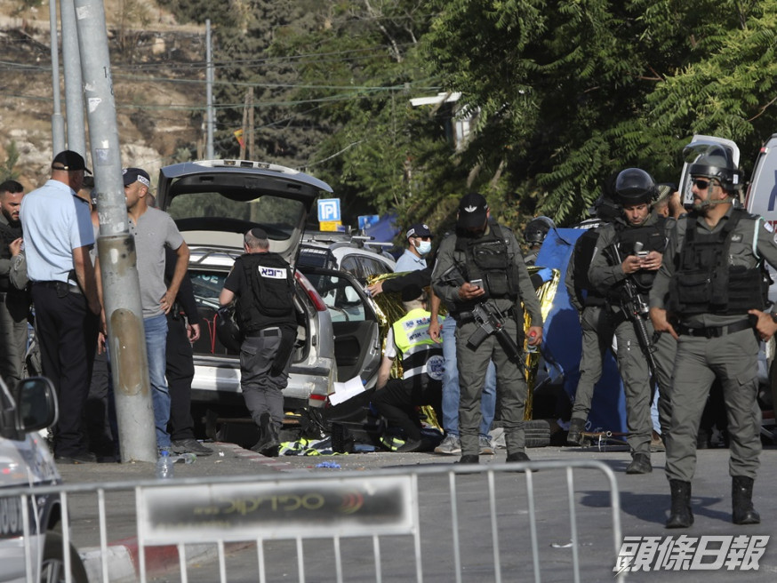 一名巴勒斯坦人周日駕車衝向一個警察路障,把6名以色列警員撞傷。AP圖片