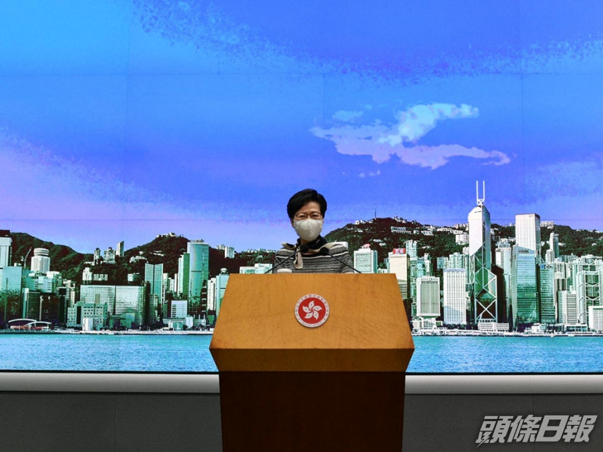 林鄭出席行席行政會議前會見傳媒。