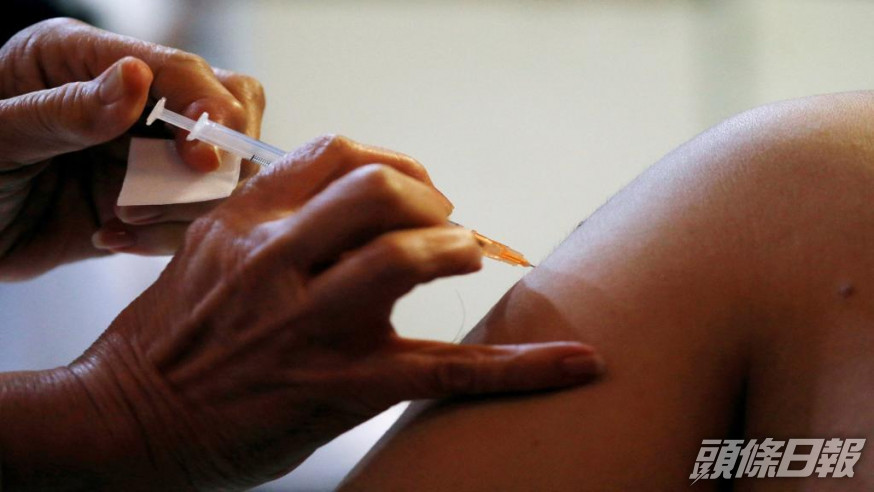 新加坡將開始為12至17歲青少年接種追加劑。REUTERS圖片