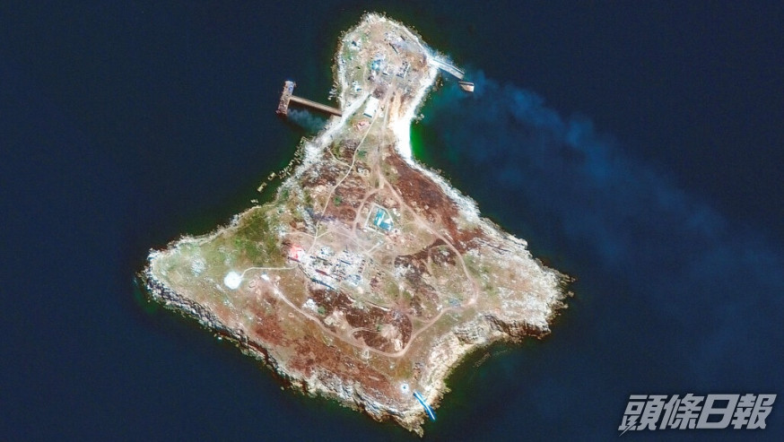 俄軍撤離位於黑海、距離南部沿岸數10公里外的蛇島。AP圖片