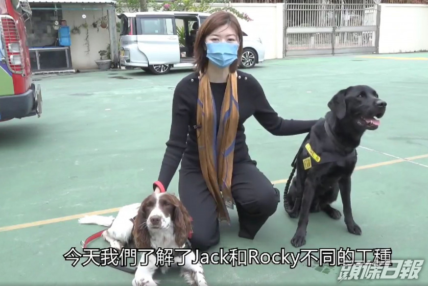 容可恩(中)採訪消防犬。容可恩fb