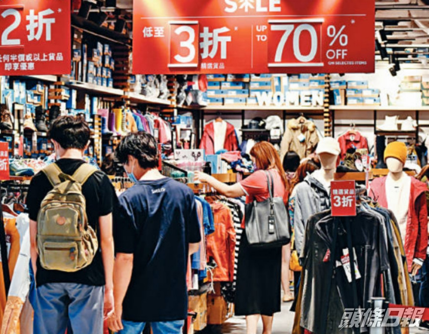 「速食時裝」文化下,不少市民因經常購買新衫,將大量舊衣扔棄。