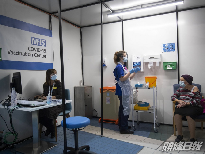 英國1名72歲男子連續305天檢測結果為陽性,成為英國感染新冠肺炎時間最長個案。美聯社資料圖片