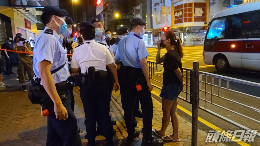 女途人被捕。