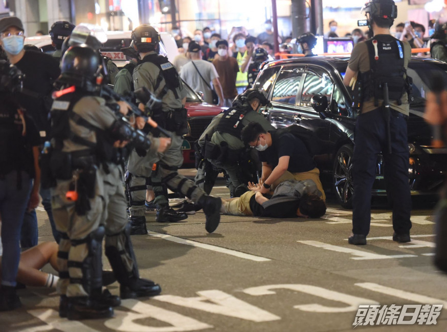 警方昨晚在旺角驅散人群。資料圖片