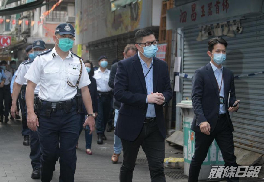 鄧炳強到場視察。