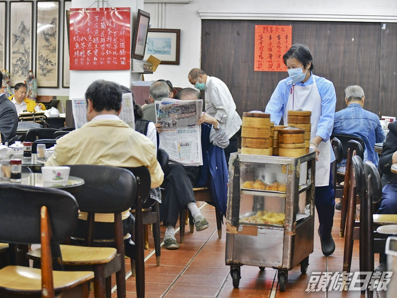 港男在幾個「00後」下屬面前提酒樓以前有點心車,竟莫名遭嘲笑。資料圖片(示意圖)