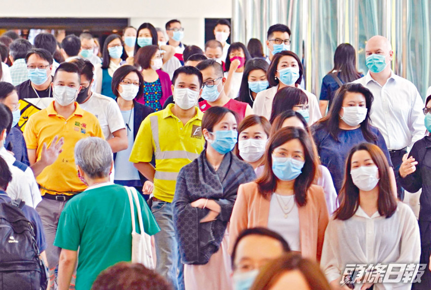 由於歐美疫情仍嚴峻,中港澳防疫措施未敢完全鬆懈。資料圖片