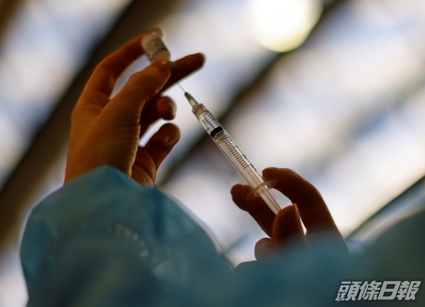 面對第5波疫情，法國擬增加民眾接種第3劑疫苗。REUTERS圖片