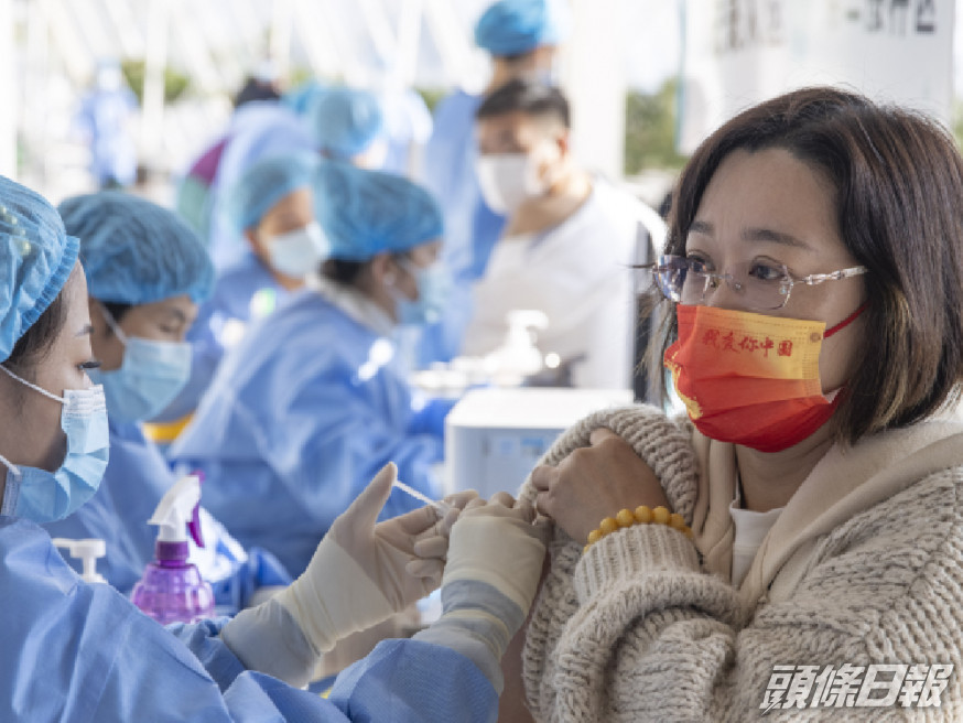 黑龍江民眾接種疫苗加強劑。 (新華社)