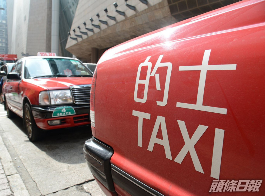 Uber與鏗鏘駕駛學校推出「的士司機入行回贈計劃」。資料圖片