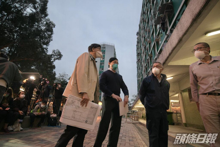 政府及袁國勇到東滿樓視察。