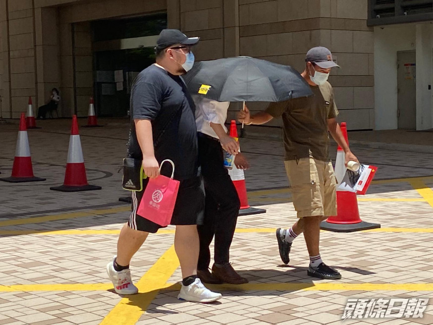 被告程德俊(白裇衫)。陳楚琨攝