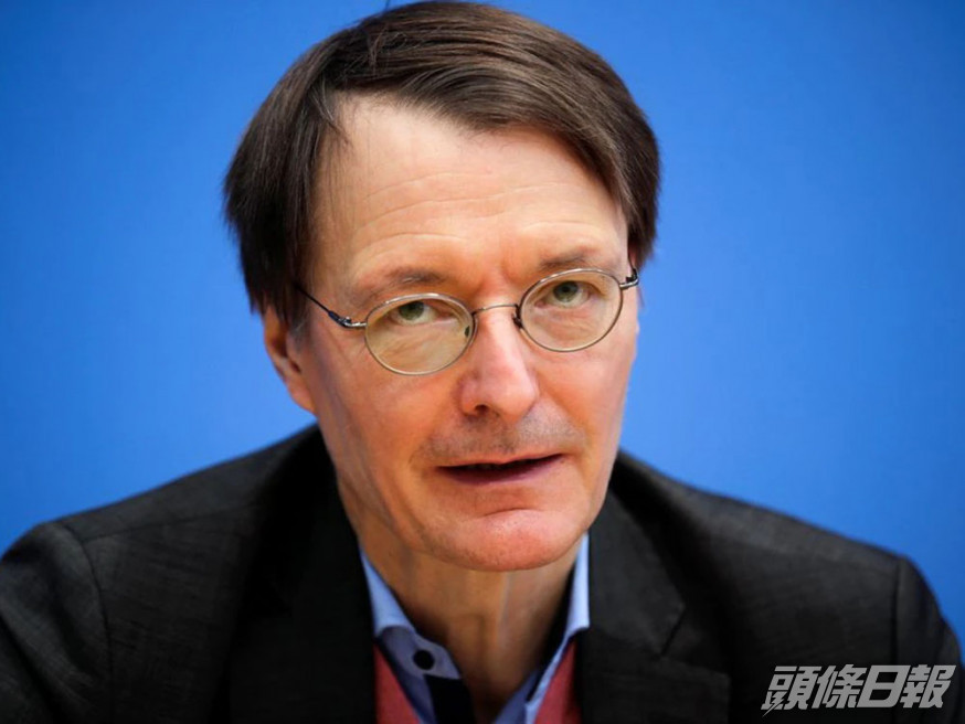 德國公共衞生專家Karl Lauterbach指Omicron或是全球的「聖誕禮物」,有機會加速終結疫情。路透社資料圖片