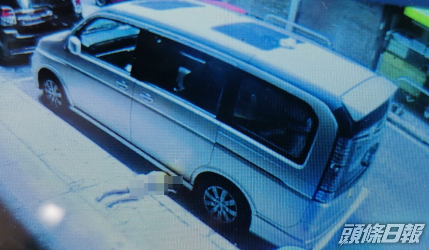 男童墮地,倒臥私家車旁。 cctv截圖