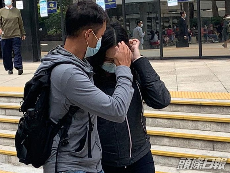 被告蕭樂婷(右)。資料圖片