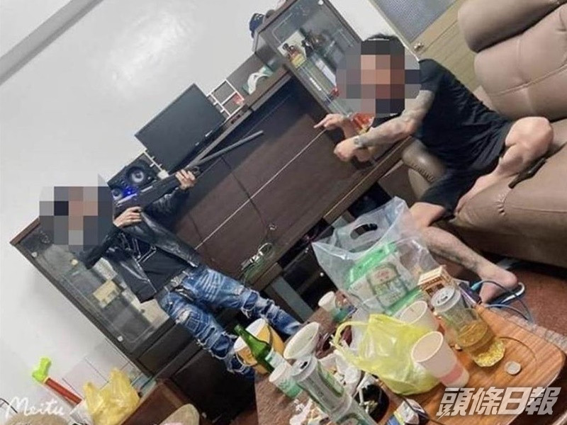 郭男上載持長槍照公開挑釁。fb