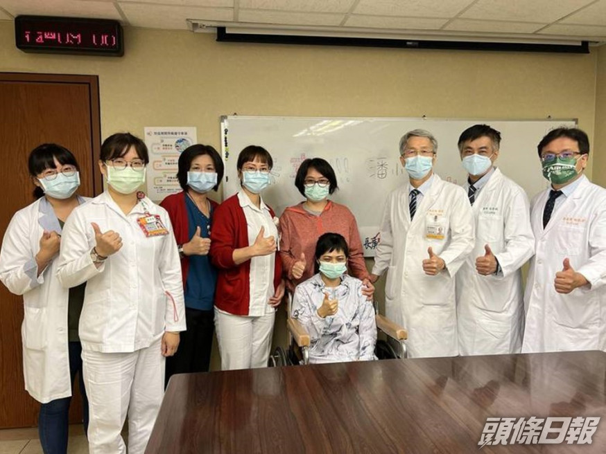 醫療團隊歡送潘女出院。高雄長庚醫院圖片