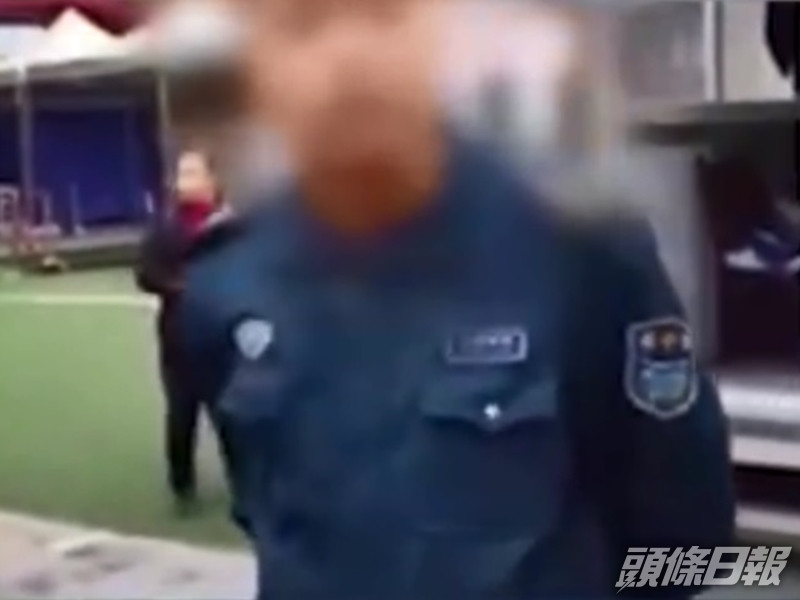 家長不滿保安態度惡劣。網上片段截圖
