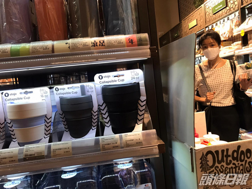 矽膠物料中的可揮發性有機物質以「矽氧烷」為主,若含量過多可能會遷移到食物並影響食物安全,接觸高劑量矽氧烷或會影響肝臟,但本港現時未有相關規管。