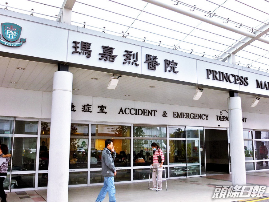 昏迷的女途人被送往瑪嘉烈醫院搶救。資料圖片