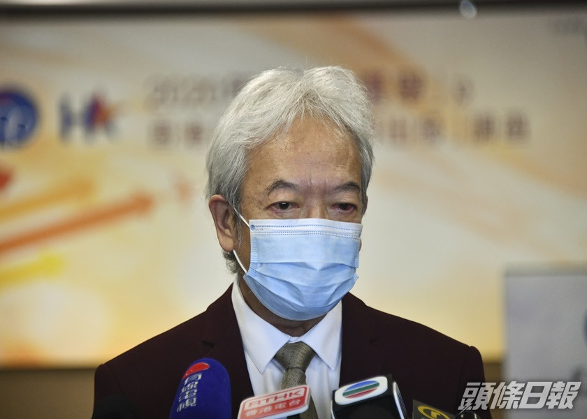 黃家和指當局正研究讓不宜接種疫苗食肆員工,以定期檢測代替。資料圖片