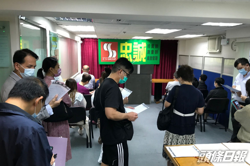 忠誠拍賣場氣氛不俗,現場拍出3項物業。