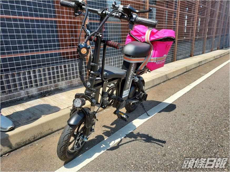 34歲女子因駕駛電動單車被捕。警方圖片