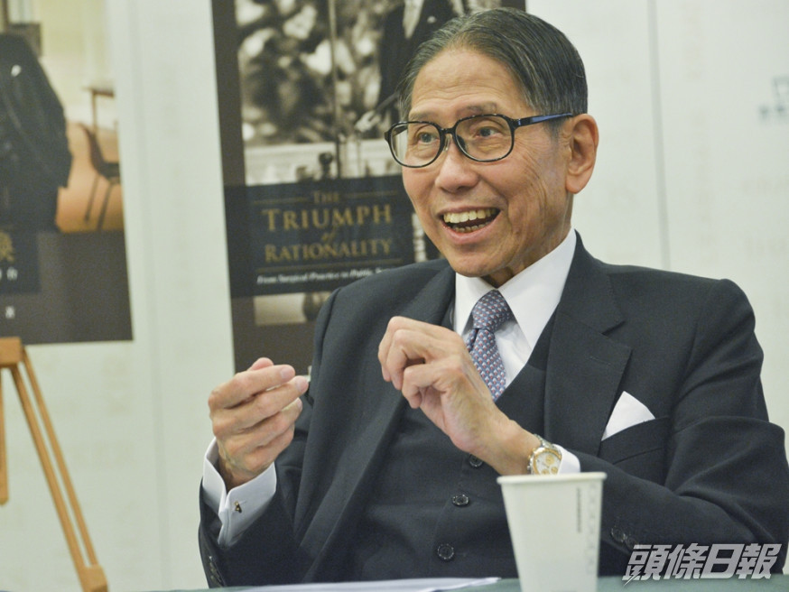 醫管局前主席梁智鴻指無疫苗完全零副作用,籲市民盡早打針。資料圖片