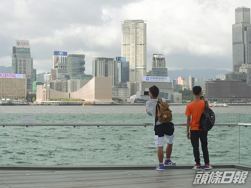 明日(29日)天氣多雲,有幾陣雨。資料圖片