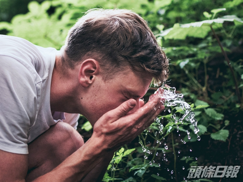 若遇上暗瘡濕疹同時爆發,處理起來就要特別小心。unsplash圖片