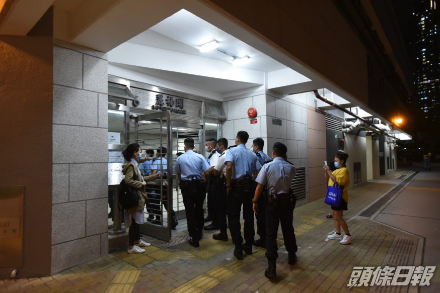 警方在麗翠苑調查