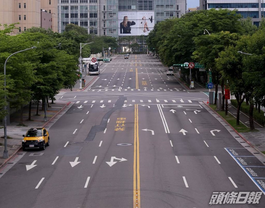 台北市信義區街頭16日下午不見人潮車潮。網上圖片
