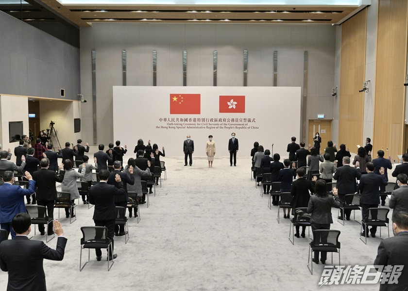 港澳辦發言人指公務員完成宣誓,說明他們都擁護一國兩制。資料圖片